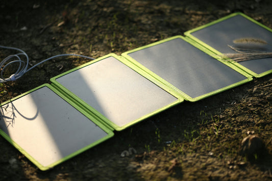 Guide solaire nomade : panneaux, batteries et stations portables